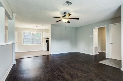 3006 14th Ave, Texas City, TX 77590-5110