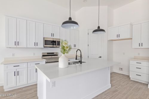 451 98th St, Mesa, AZ 85207-7109