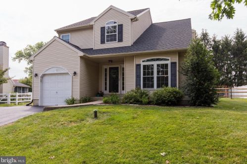 5006 Tomahawk Dr, Collegeville, PA 19426-3231