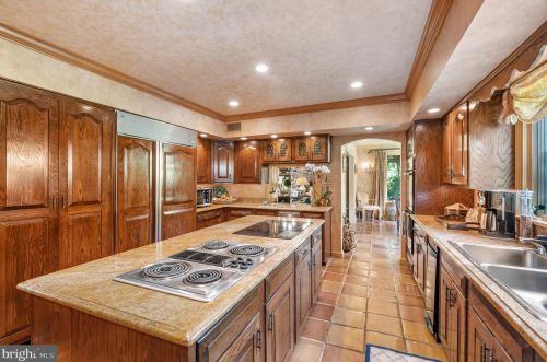71 Tunbridge Rd, Haverford PA  19041-1038 exterior