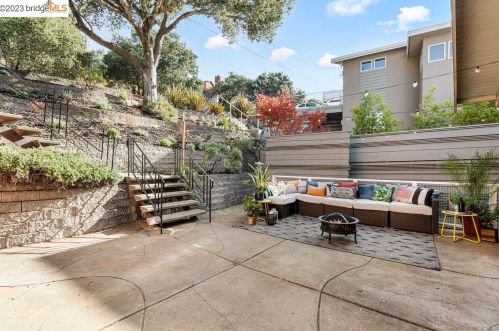 3557 Klamath St, Oakland CA 94602-4126 exterior