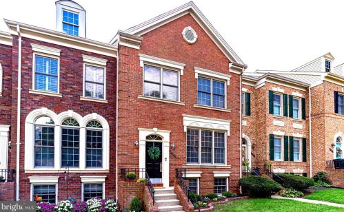 8039 Tanworth Ct, Springfield, VA 22152-3658