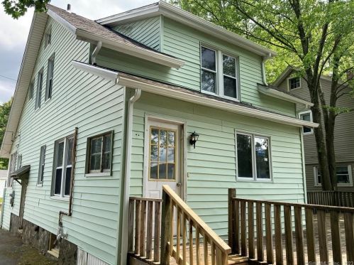 39 Capitol Ave, Waterbury, CT 06705-2402