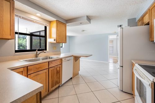 1199 Mineola Cir, Palm Harbor, FL 34683-5548
