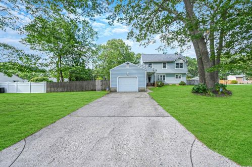 19 Hettys Path, South Setauket, NY 11720-4357