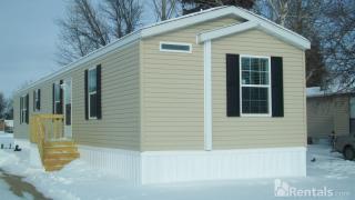 2526 Lawndale Rd, Grand Forks ND  58201-6143 exterior