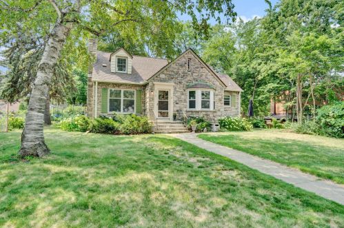 5716 Cedar Ave, Minneapolis, MN 55417-2647