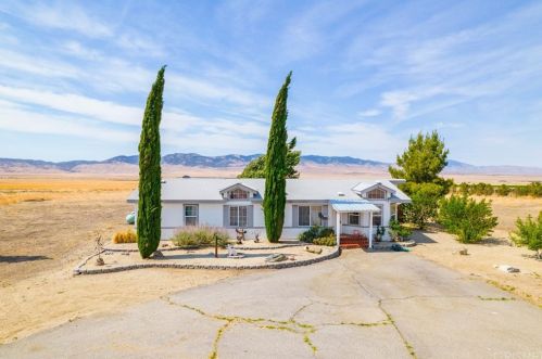 29669 Lancaster Rd, Lancaster, CA 93536-9016