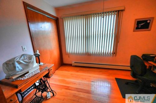100 Hill Hollow Rd, South Plainfield NJ  07080-1621 exterior