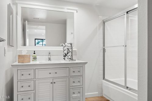 1913 Majorca Dr, Oxnard CA 93035-3648 exterior