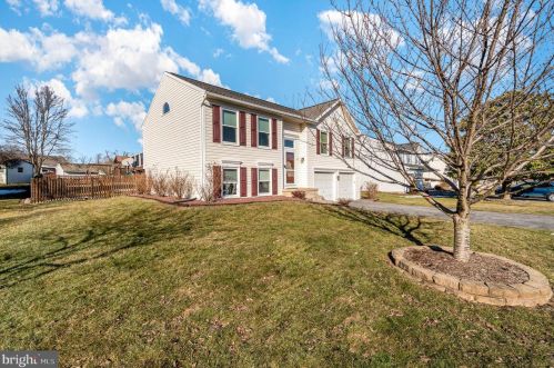 12 Cicada Dr, Navy Sup Dpt, PA 17050-7803