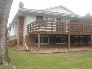 9719 Cavell Ave, Minneapolis MN  55438-1620 exterior