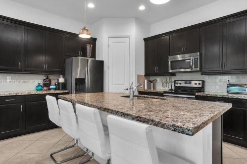 11367 13th St, Hollywood, FL 33025