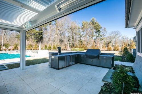 66 Wheatley Rd, Westbury NY  11568-1212 exterior