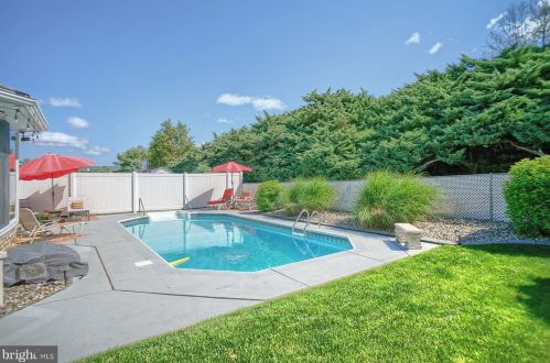 475 Woodcrest Dr, Navy Sup Dpt PA 17050-6854 exterior