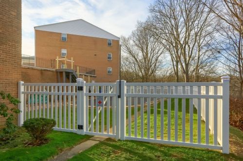 501 Camelot Dr, Pittsburgh PA  15237-4977 exterior