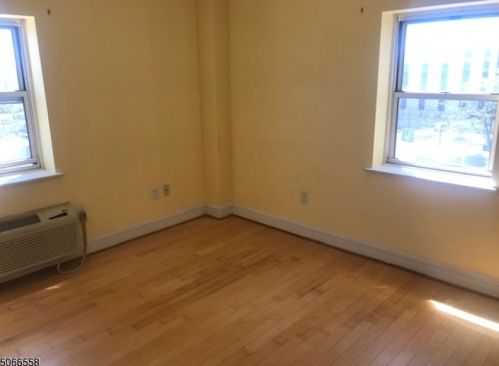 70 Munn Ave, East Orange NJ  07018-4352 exterior