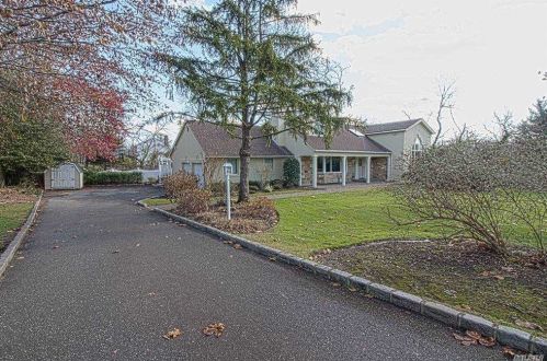 1 Truxton Rd, Huntington Station, NY 11746-6710
