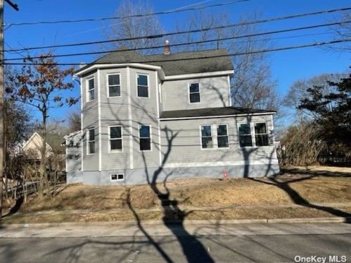 118 Oak St, Amityville NY  11701-3020 exterior