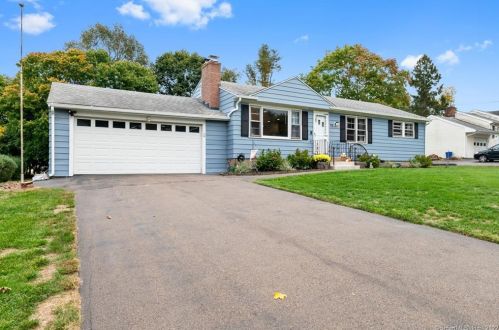 14 Pine River Rd, North Haven, CT 06473-3311