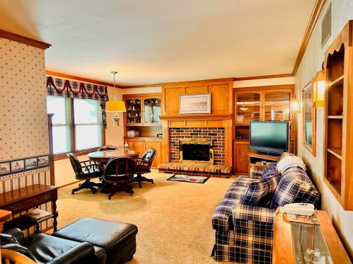 3971 Camrose Ave, Waukesha, WI 53151-5704