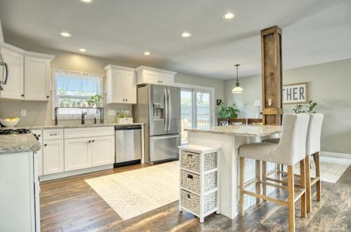 717 Cottonwood Dr, Dyer, IN 46311-2210