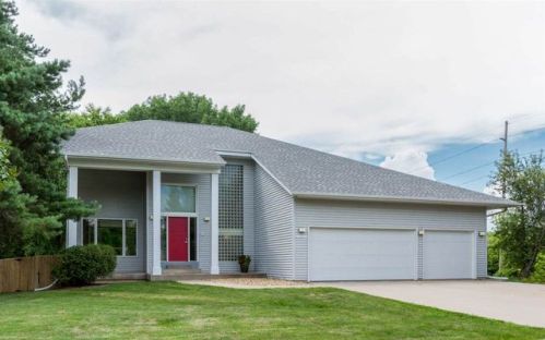 2060 Lynncrest Dr, Iowa City, IA 52241-2775