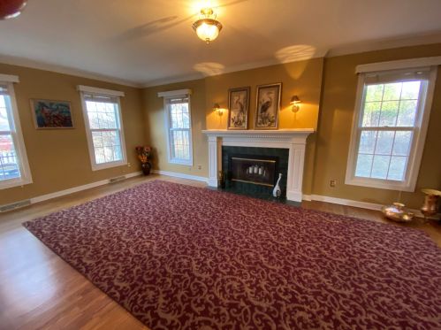 1947 Glen Oaks Ln, Thiensville, WI 53092-2903