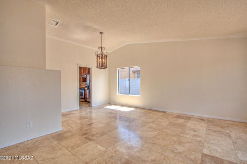 5813 Mahan Dr, Tucson, AZ 85746-3320