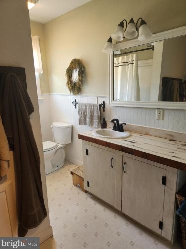 877 Central Manor Rd, Lancaster PA  17603-9777 exterior