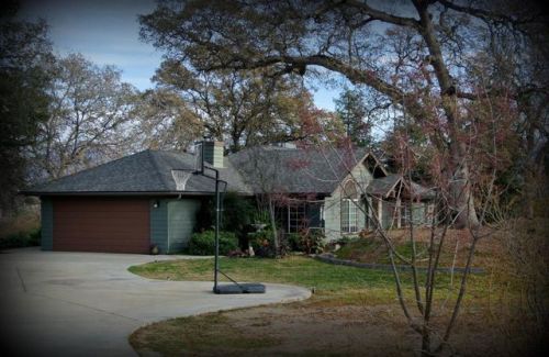 14731 Crown Oak Dr, Prather, CA 93651-9725