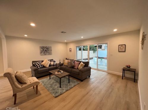 15744 Hartland St, Van Nuys CA  91406-5014 exterior