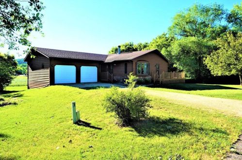 134 Martin St, Elmwood, WI 54740-8660