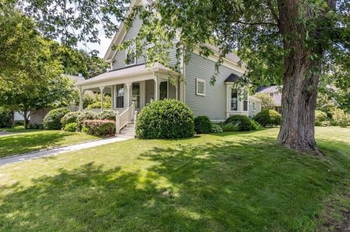 136 Willow St, Hamilton, MA 01982-2229