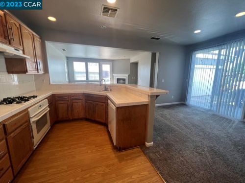 1370 Isabel Ct, West Pittsburg, CA 94565-2745