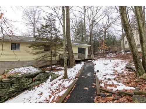625 Prices Dr, Cresco, PA 18326-7891