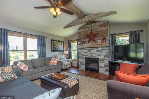 1748 30th Ave, Hammond WI  54015-5215 exterior