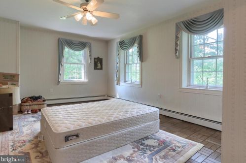 6411 Devonshire Hts Rd, Harrisburg PA 17111-4818 exterior