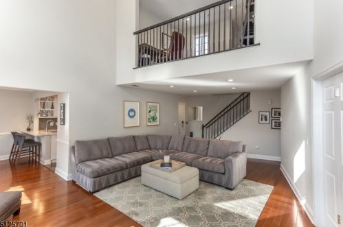 291 Riveredge Dr, Chatham Township NJ  07928-3104 exterior