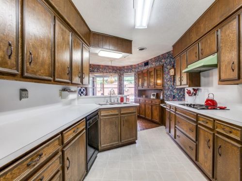 7268 Fernmeadow Dr, Dallas TX  75248-5605 exterior