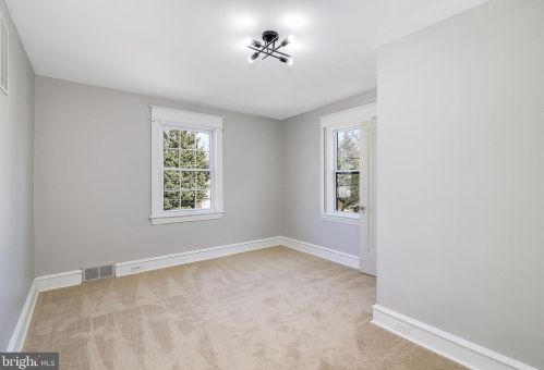 33 Aberdeen Pl, West Deptford NJ  08096-2411 exterior