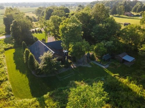 582 Liberty Rd, Grove City, PA 16127-3836