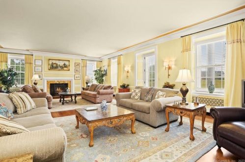 124 Old Battery Rd, Bridgeport CT  06605-3616 exterior