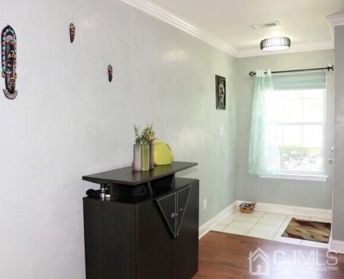 9 Hampton Pl, East Brunswick, NJ 08816-5336