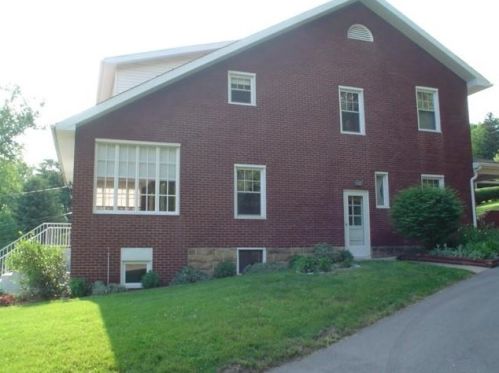 103 Pleasant Valley Rd, Jeannette, PA 15644-9658