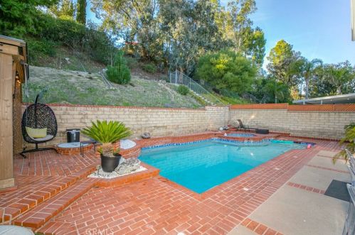 27067 Alabastro Dr, Santa Clarita CA  91354-2215 exterior