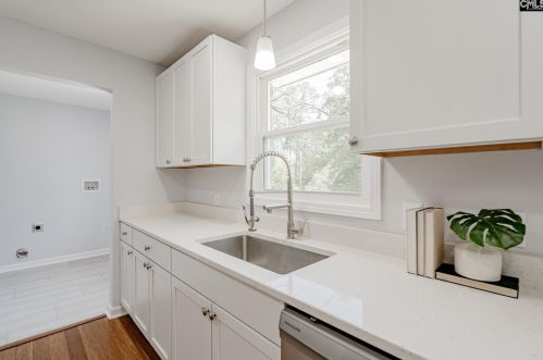 1712 Robin Crst Dr, Cayce-West Columbia SC  29169-5433 exterior