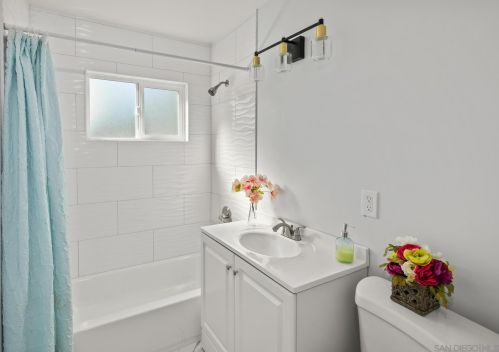 1285 Koe St, San Diego CA  92114-3430 exterior
