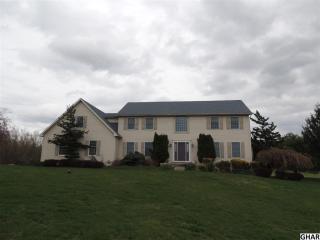 1219 Redwood Hills Cir, Carlisle, PA 17015-9735