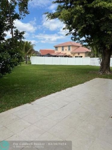 18252 20th St, Hollywood, FL 33029-3706
